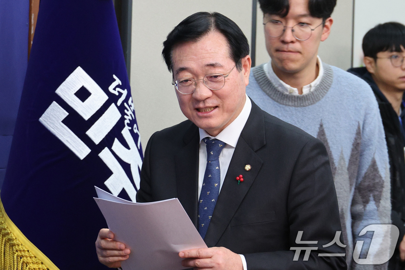 (서울=뉴스1) 신웅수 기자 = 민홍철 더불어민주당 중앙위원회 의장이 15일 서울 여의도 국회에서 열린 중앙위원회에 참석하고 있다. 2025.12.15/뉴스1