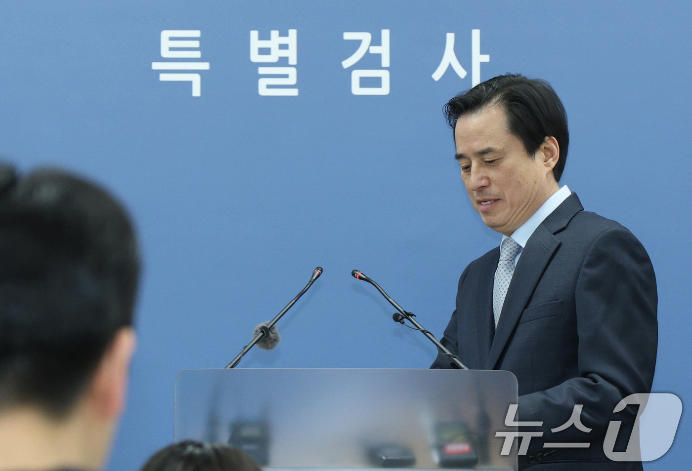 (서울=뉴스1) 박지혜 기자 = 조은석 특검이 15일 서울 서초구 서울고검에서 윤석열 전 대통령의 비상계엄 선포 동기와 최초 준비 시점 등을 포함한 수사 결과를 발표하기 위해 브리 …