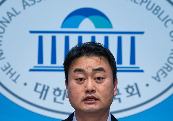 현안 브리핑하는 홍성규 진보당 대변인