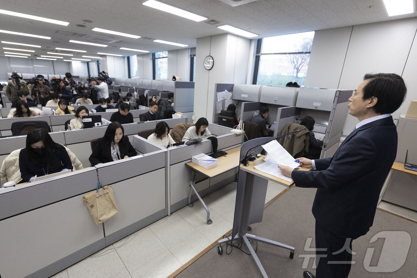 본문 이미지 - 12·3 비상계엄 관련 내란·외환 의혹을 수사했던 내란 특검팀의 조은석 특별검사가 15일 오전 서울 서초구 고등검찰청에서 180일간의 수사 기간을 마치고 최종 수사 결과를 발표하고 있다. (공동취재) 2025.12.15/뉴스1 ⓒ News1 박지혜 기자