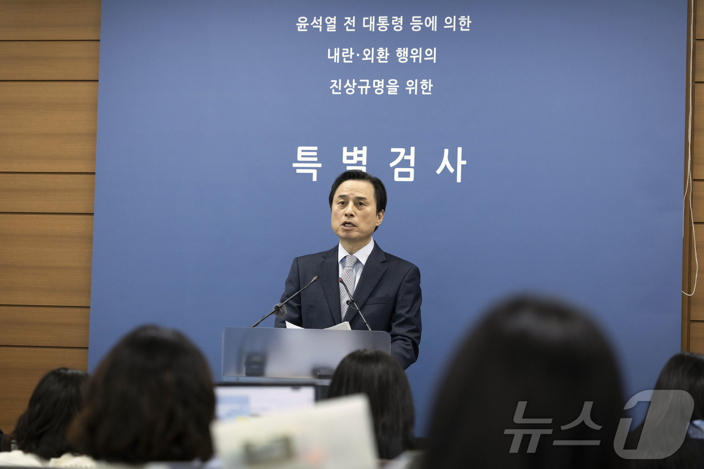 (서울=뉴스1) 박지혜 기자 = 12·3 비상계엄 관련 내란·외환 의혹을 수사했던 내란 특검팀의 조은석 특별검사가 15일 오전 서울 서초구 고등검찰청에서 180일간의 수사 기간을 …