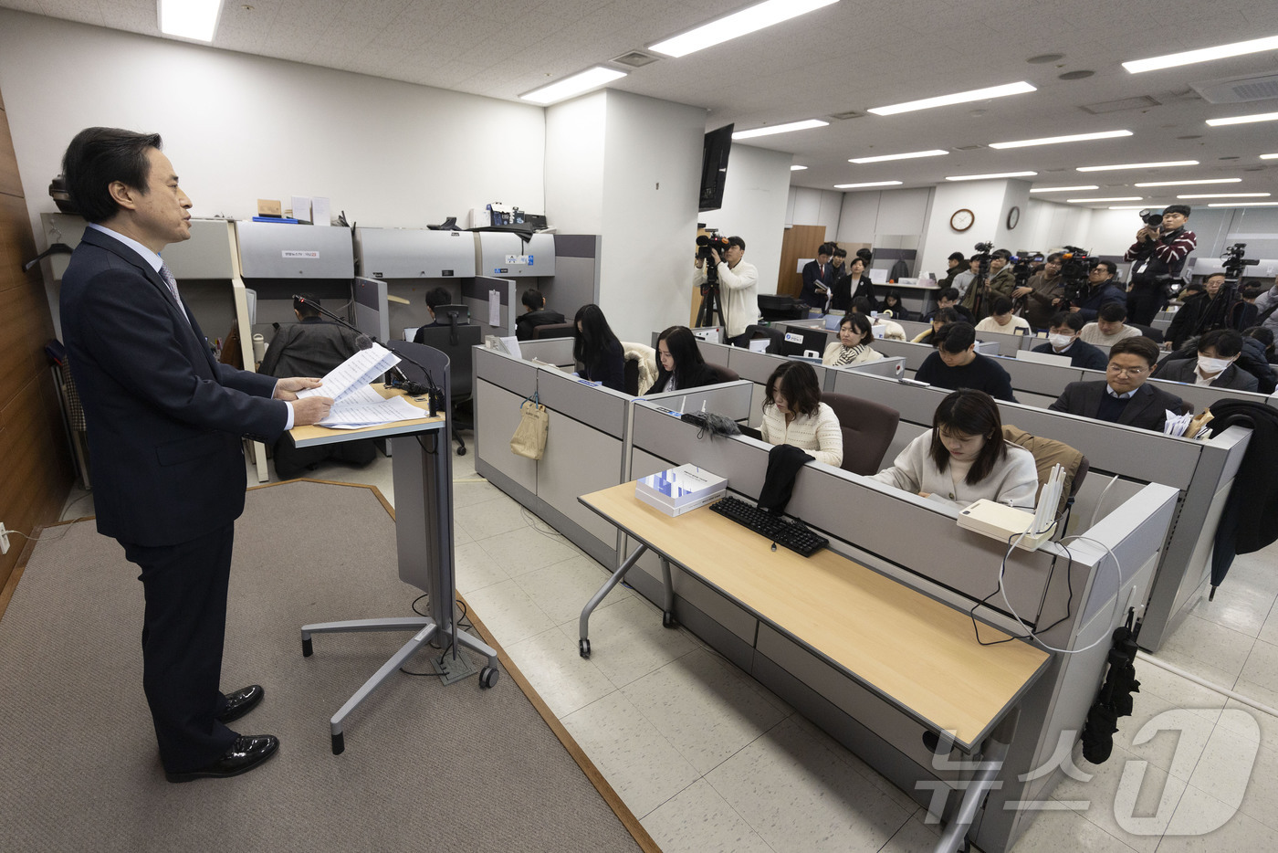 (서울=뉴스1) 박지혜 기자 = 12·3 비상계엄 관련 내란·외환 의혹을 수사했던 내란 특검팀의 조은석 특별검사가 15일 오전 서울 서초구 고등검찰청에서 180일간의 수사 기간을 …