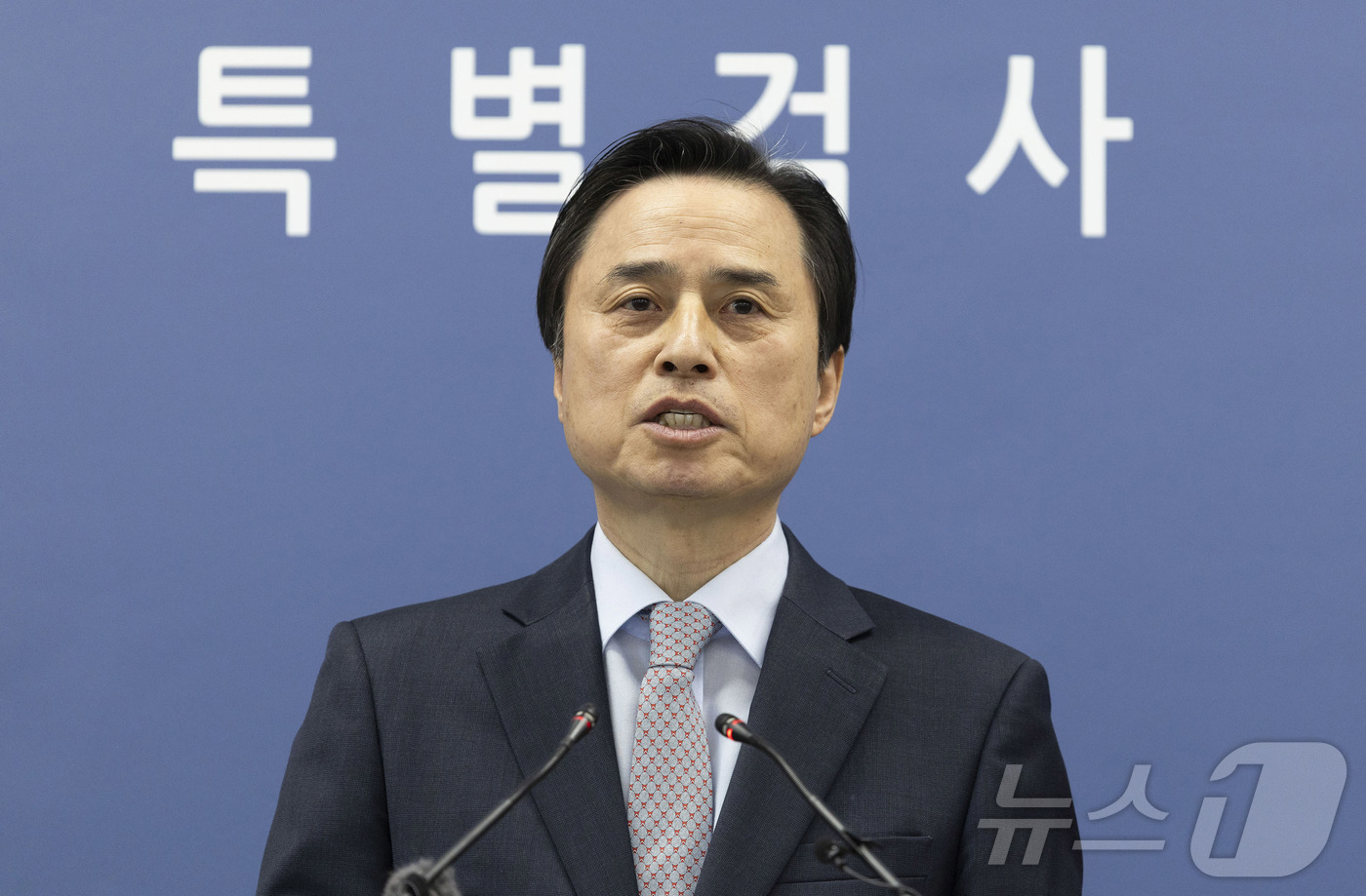 (서울=뉴스1) 박지혜 기자 = 12·3 비상계엄 관련 내란·외환 의혹을 수사했던 내란 특검팀의 조은석 특별검사가 15일 오전 서울 서초구 고등검찰청에서 180일간의 수사 기간을 …