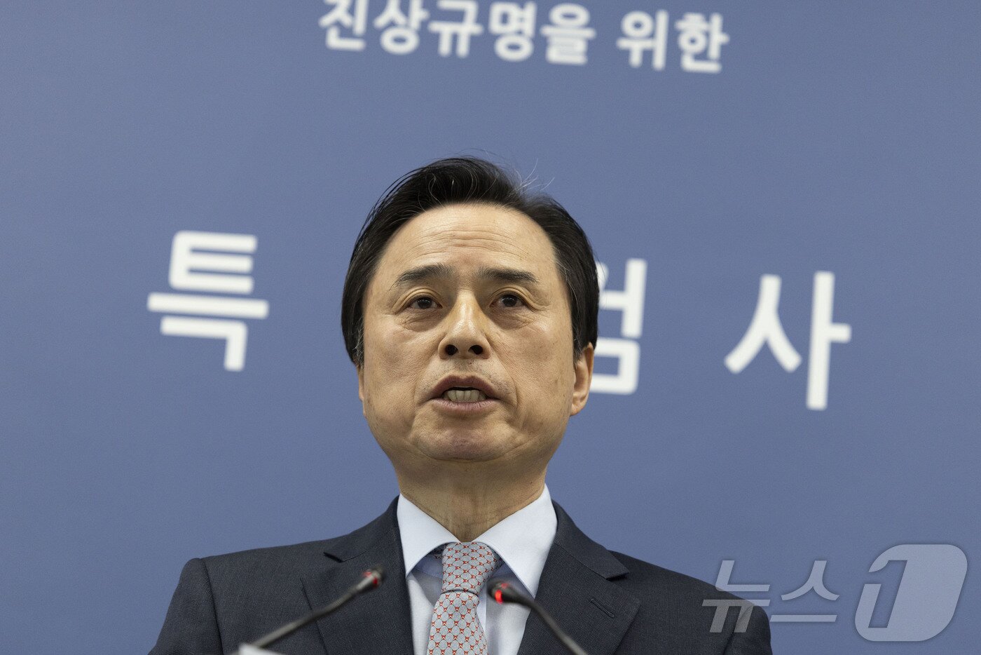 본문 이미지 - 12·3 비상계엄 관련 내란·외환 의혹을 수사했던 내란 특검팀의 조은석 특별검사가 15일 오전 서울 서초구 고등검찰청에서 180일간의 수사 기간을 마치고 최종 수사 결과를 발표하고 있다. (공동취재) 2025.12.15/뉴스1 ⓒ News1 박지혜 기자