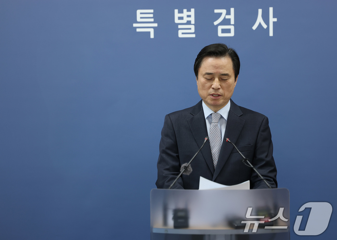 (서울=뉴스1) 박지혜 기자 = 조은석 특별검사가 15일 서울 서초구 서울고검 기자실에서 12·3 비상계엄 사태 관련 내란·외환 사건 최종 수사 결과를 발표하고 있다. (공동취재) …