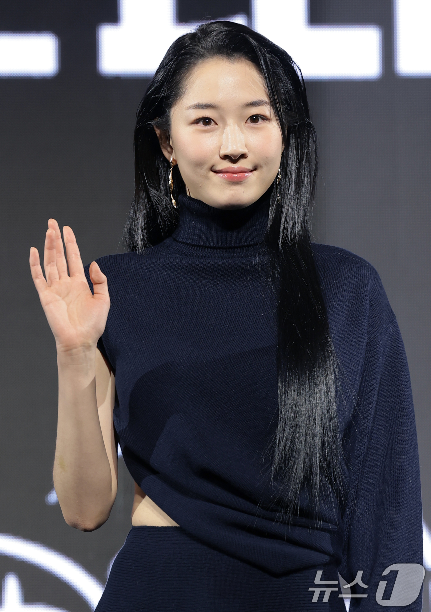 (서울=뉴스1) 권현진 기자 = 배우 원지안이 15일 서울 강남구 그랜드 인터컨티넨탈 파르나스에서 진행된 디즈니+ 오리지널 시리즈 '메이드 인 코리아' 제작발표회에 참석해 포즈를 …