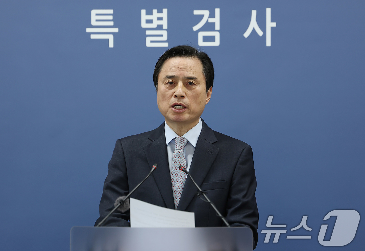 (서울=뉴스1) 박지혜 기자 = 조은석 특별검사가 15일 서울 서초구 서울고검 기자실에서 12·3 비상계엄 사태 관련 내란·외환 사건 최종 수사 결과를 발표하고 있다. (공동취재) …