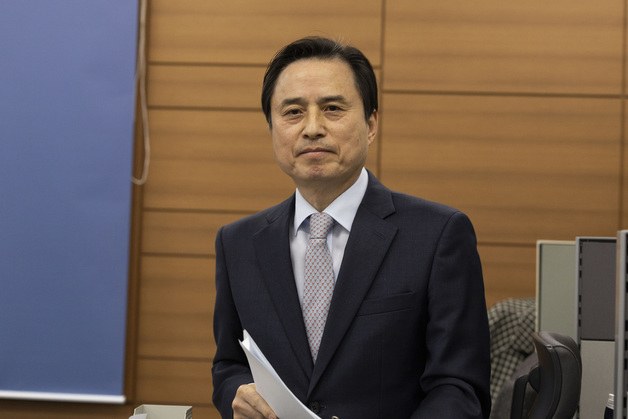 특검 "비상계엄 논의 12월1일 이전…尹 1심,'여인형 메모' 판단 누락"