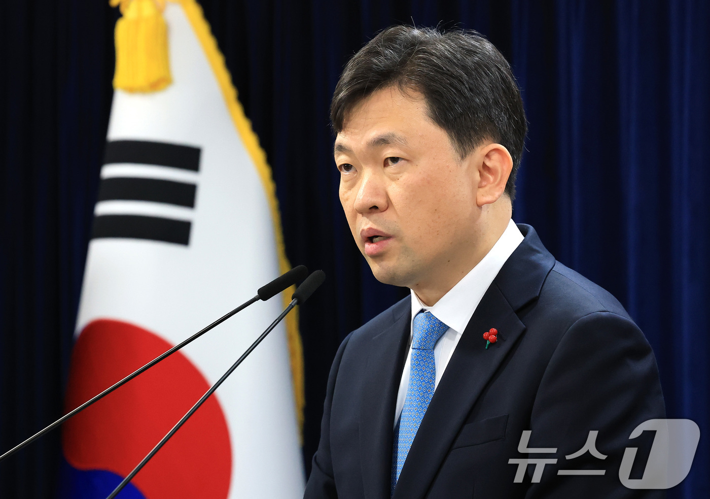 (서울=뉴스1) 임세영 기자 = 윤민호 통일부 대변인이 15일 서울 종로구 정부서울청사 브리핑실에서 정례브리핑을 하고 있다. 2025.12.15/뉴스1