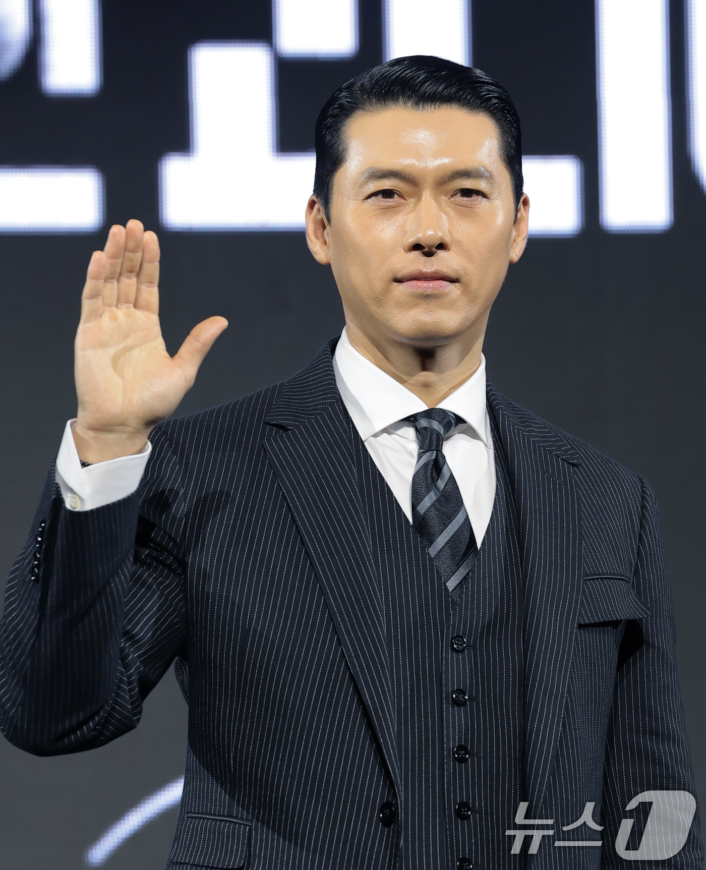 (서울=뉴스1) 권현진 기자 = 배우 현빈이 15일 서울 강남구 그랜드 인터컨티넨탈 파르나스에서 진행된 디즈니+ 오리지널 시리즈 '메이드 인 코리아' 제작발표회에 참석해 포즈를 취 …