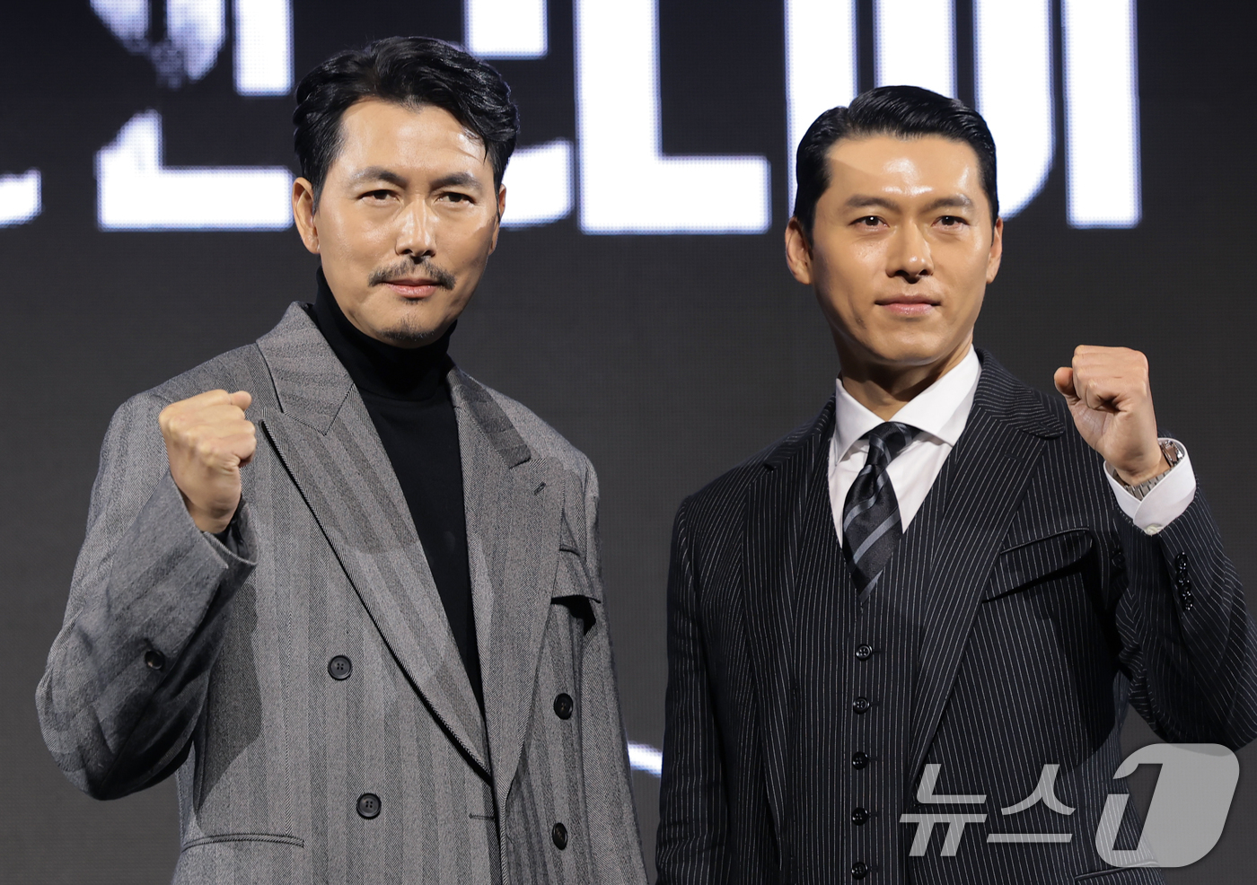 (서울=뉴스1) 권현진 기자 = 배우 현빈과 정우성(오른쪽)이 15일 서울 강남구 그랜드 인터컨티넨탈 파르나스에서 진행된 디즈니+ 오리지널 시리즈 '메이드 인 코리아' 제작발표회에 …