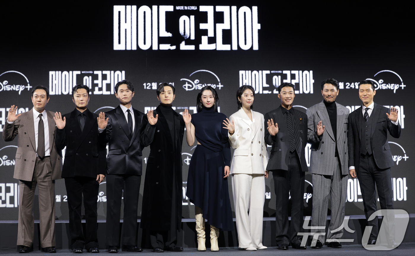 (서울=뉴스1) 권현진 기자 = 배우 박용우(왼쪽부터)와 노재원, 강길우, 정성일, 원지안, 서은수, 우도환, 정우성, 현빈이이 15일 서울 강남구 그랜드 인터컨티넨탈 파르나스에서 …