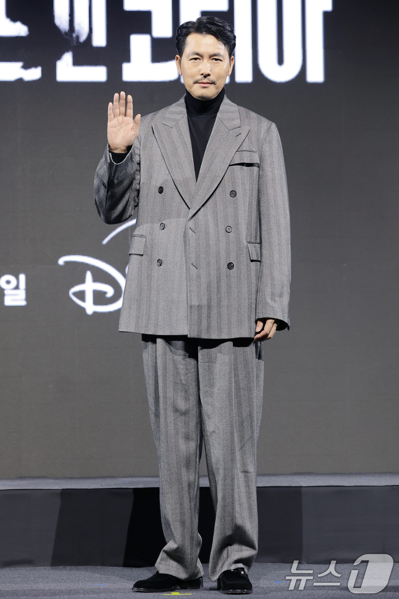 (서울=뉴스1) 권현진 기자 = 배우 정우성이 15일 서울 강남구 그랜드 인터컨티넨탈 파르나스에서 진행된 디즈니+ 오리지널 시리즈 '메이드 인 코리아' 제작발표회에 참석해 포즈를 …