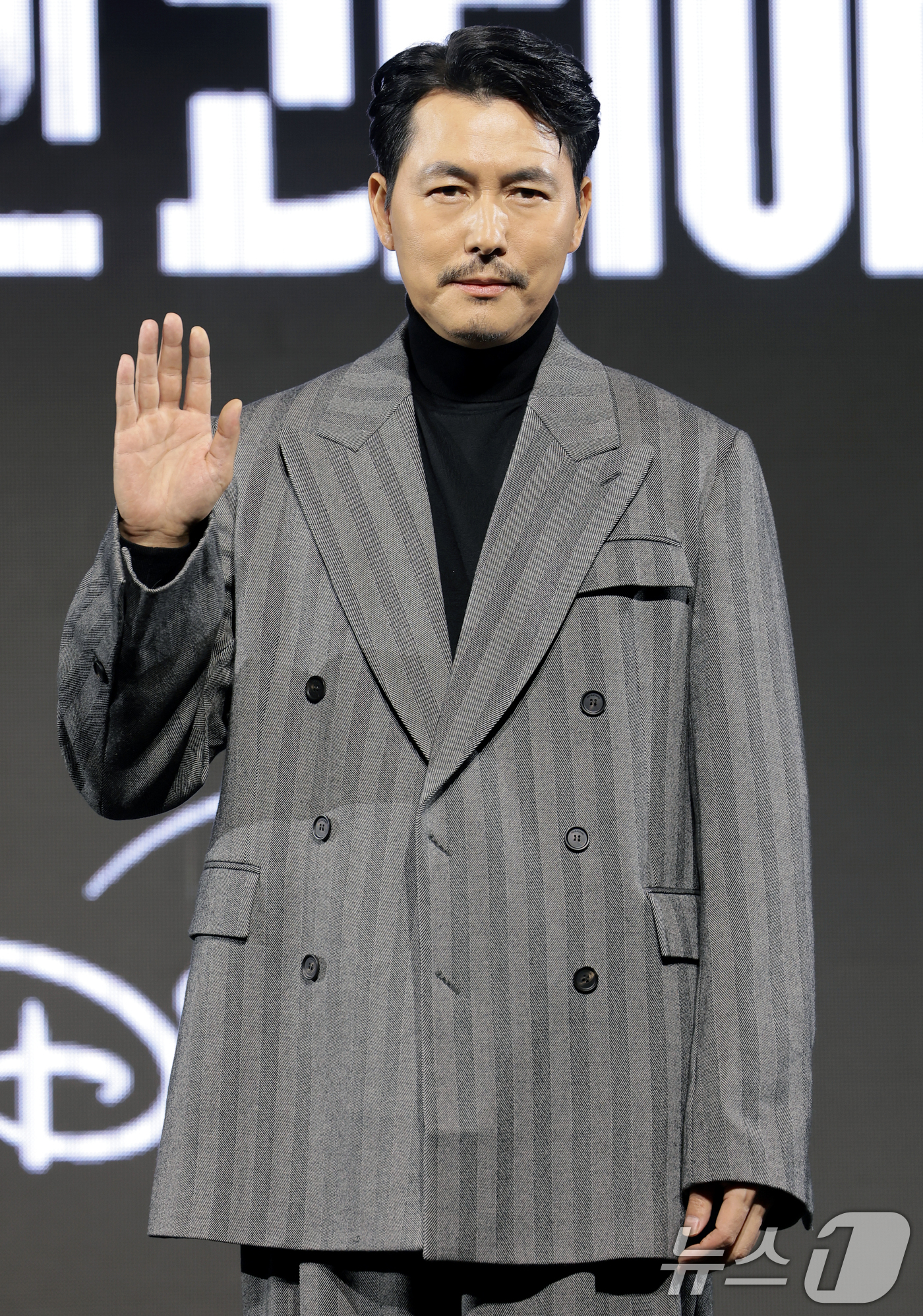 (서울=뉴스1) 권현진 기자 = 배우 정우성이 15일 서울 강남구 그랜드 인터컨티넨탈 파르나스에서 진행된 디즈니+ 오리지널 시리즈 '메이드 인 코리아' 제작발표회에 참석해 포즈를 …