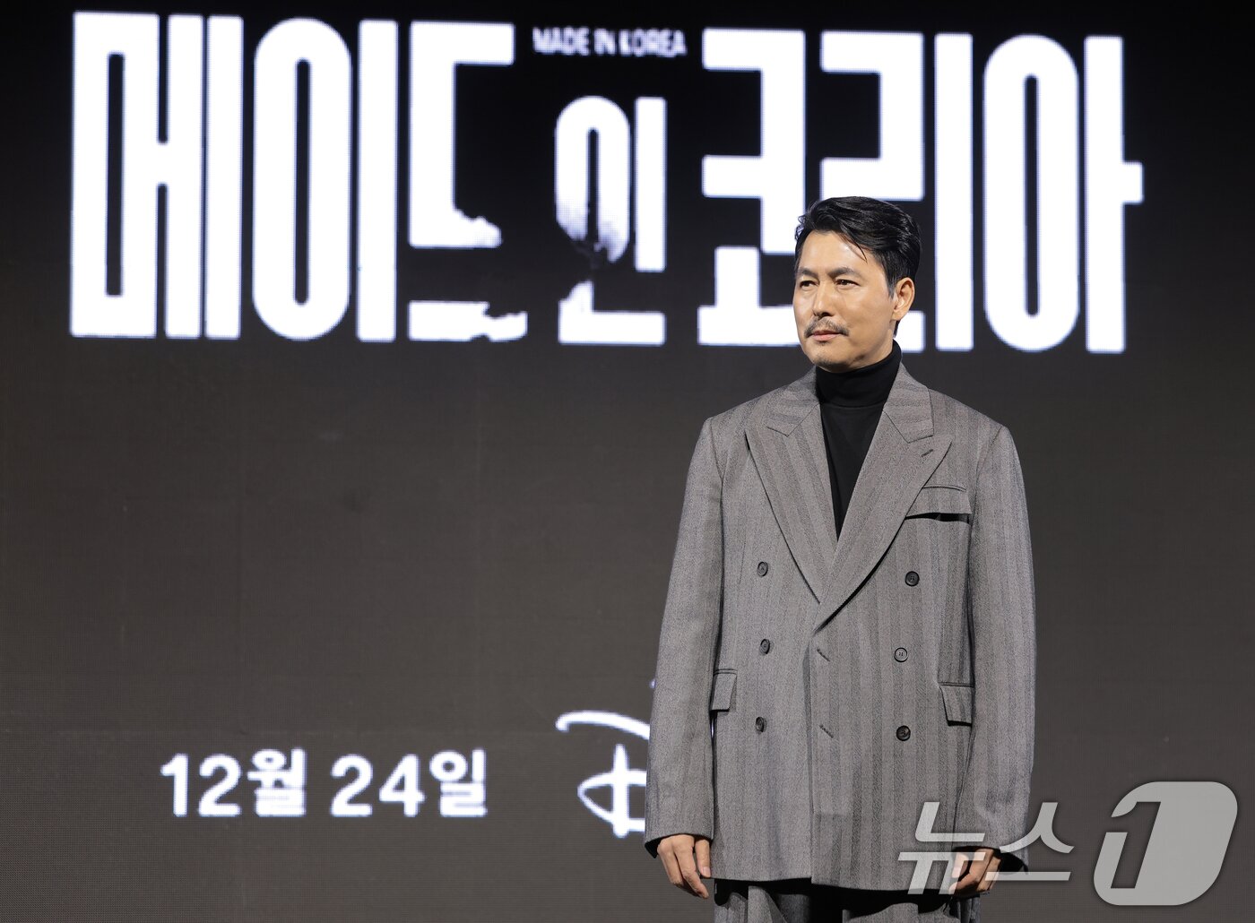 본문 이미지 - 배우 정우성이 15일 서울 강남구 그랜드 인터컨티넨탈 파르나스에서 진행된 디즈니+ 오리지널 시리즈 '메이드 인 코리아' 제작발표회에 참석해 포즈를 취하고 있다. ⓒ News1 권현진 기자