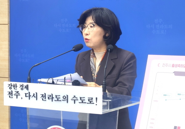 전주시, 출생축하금 대폭 인상…셋째까지 100만원씩 지급