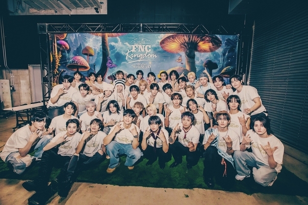 FNC, 日서 패밀리 콘서트 'FNC 킹덤' 성료…가수·배우 대통합