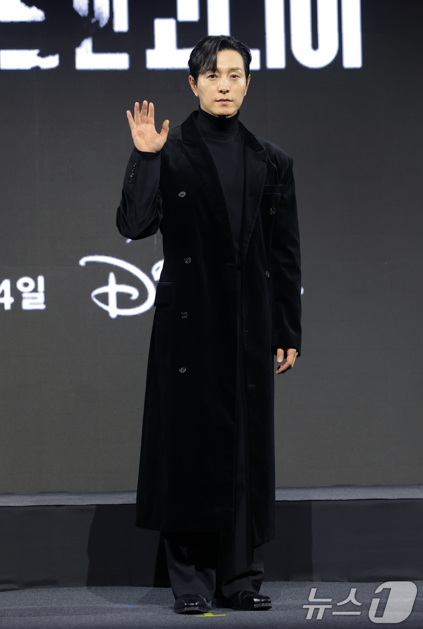 (서울=뉴스1) 권현진 기자 = 배우 정성일이 15일 서울 강남구 그랜드 인터컨티넨탈 파르나스에서 진행된 디즈니+ 오리지널 시리즈 '메이드 인 코리아' 제작발표회에 참석해 포즈를 …