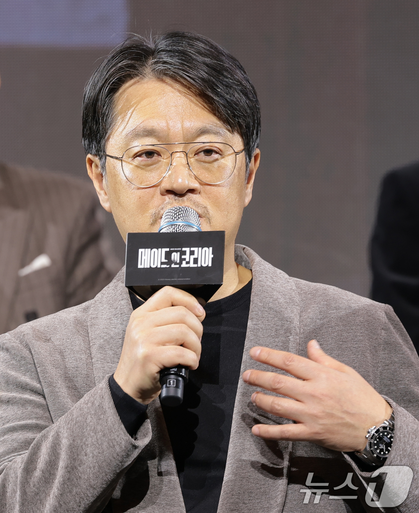 (서울=뉴스1) 권현진 기자 = 우민호 감독이 15일 서울 강남구 그랜드 인터컨티넨탈 파르나스에서 진행된 디즈니+ 오리지널 시리즈 '메이드 인 코리아' 제작발표회에 참석해 취재진 …