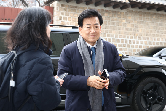 남북관계발전위원회 민간위원 간담회 참석하는 정동영 장관