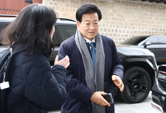 남북관계발전위원회 민간위원 간담회 참석하는 정동영 장관