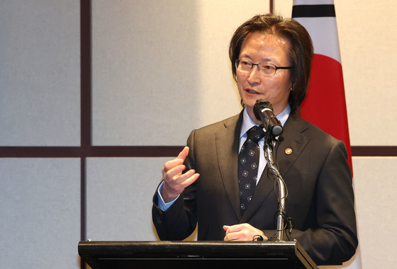 암참 초청 정책간담회 강연하는 주병기 공정거래위원장