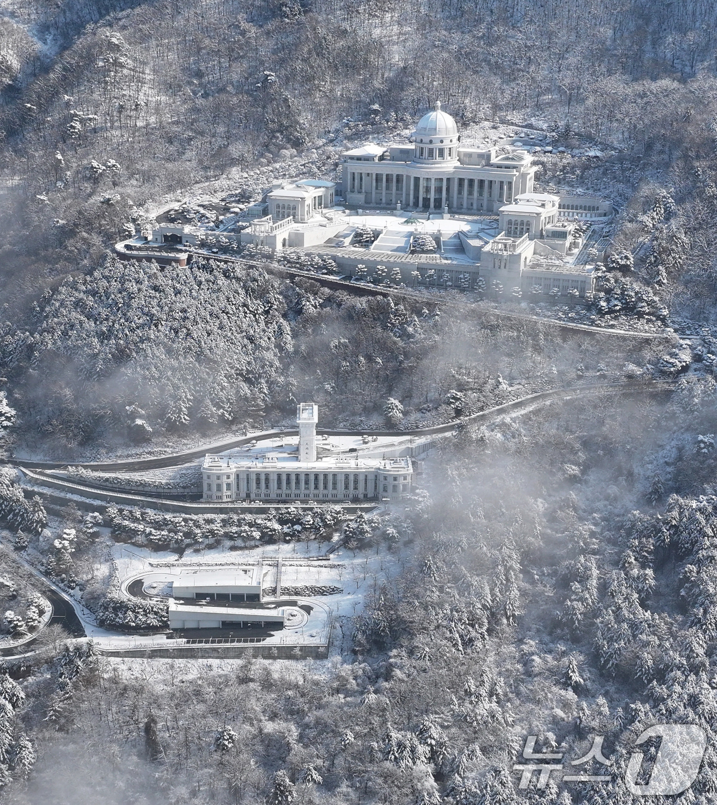 (가평=뉴스1) 구윤성 기자 = 경찰이 세계평화통일가정연합(통일교)의 정치권 불법 지원 의혹에 대해 전방위적인 압수수색을 펼치며 강제수사에 나섰다.경찰청 국가수사본부 특별전담수사팀 …