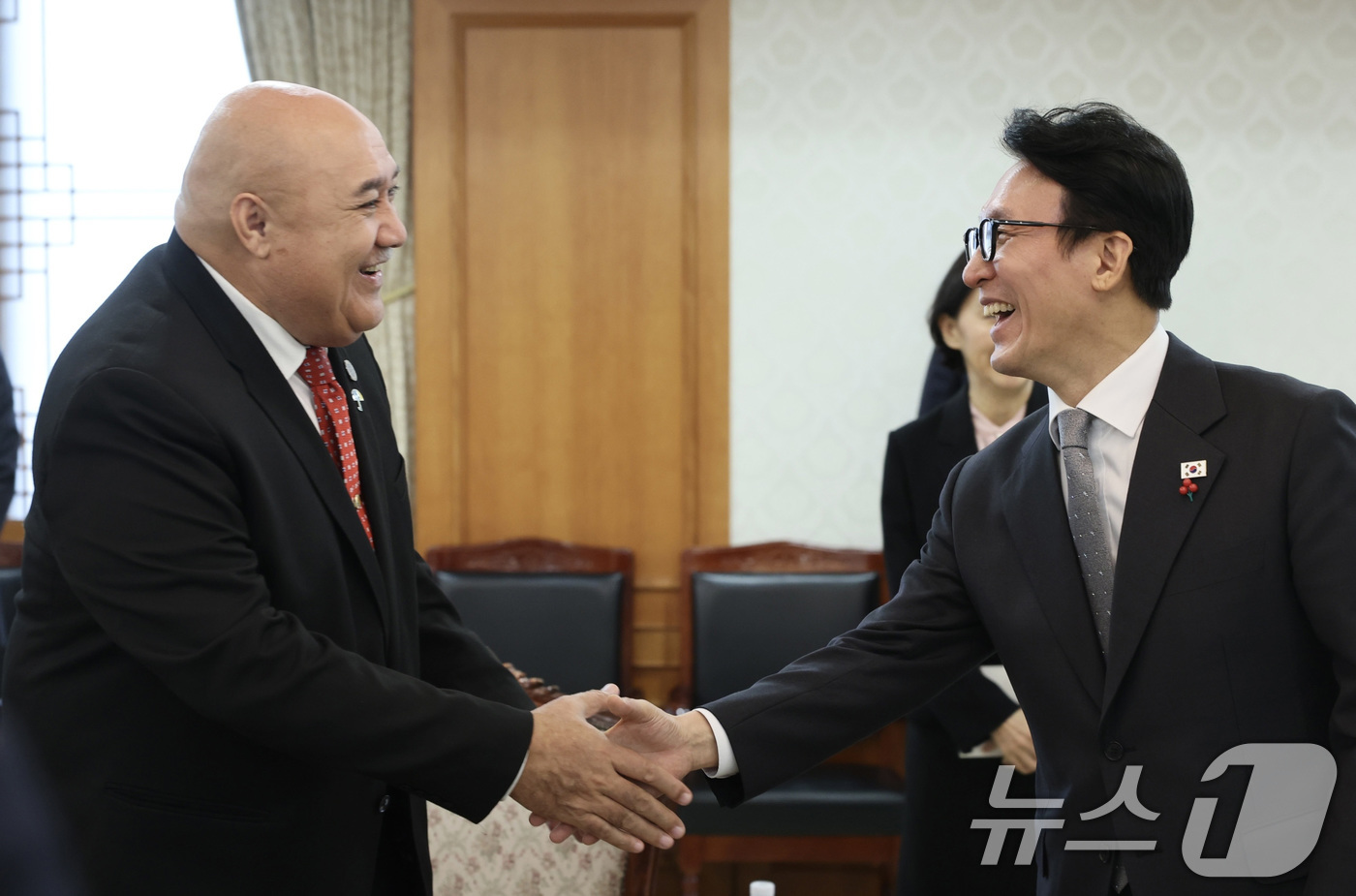 (서울=뉴스1) 임세영 기자 = 김민석 국무총리가 15일 서울 종로구 정부서울청사에서 사이아 마우 피우칼라(Dr. Saia Ma'u Piukala) WHO 서태평양지역사무처 사무처 …