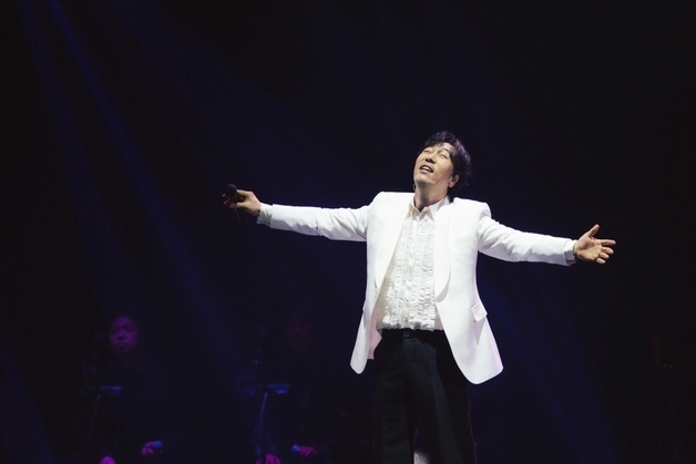 이문세, 7년 만의 아레나 투어로 감동 "눈물이 날 것 같다"