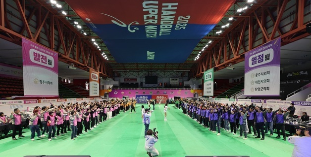 치어리더 동원 충북 기초의원 '한마음대회'…현수막만 600만원