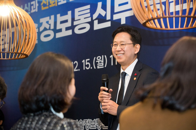 배경훈 부총리 "해킹 때문에 죽겠다"…KT 결론 해 넘길듯(종합)