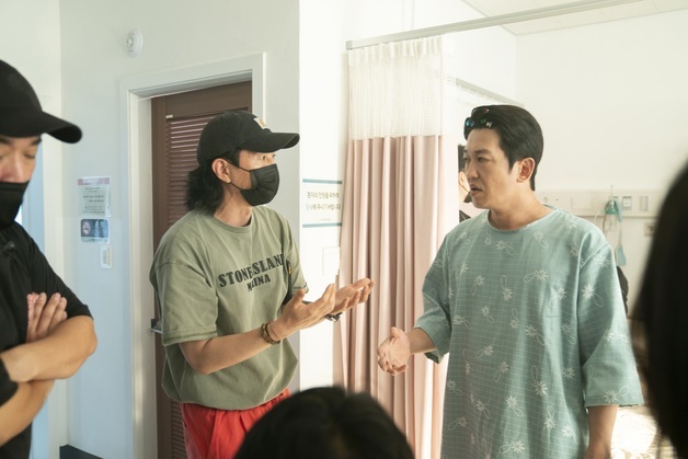 허성태·조복래 '정보원', 비하인드 스틸…빵 터진 신 뒤엔 열정 있었다