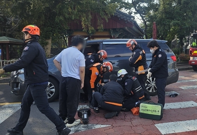 제주서 승합차와 충돌한 휠체어…60대 중상