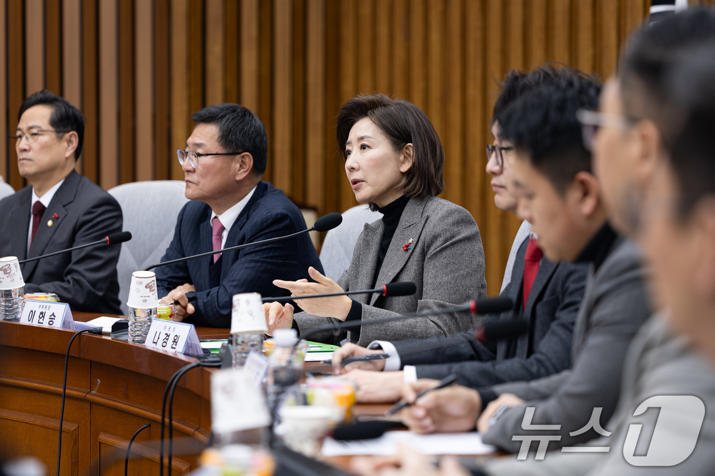 (서울=뉴스1) 유승관 기자 = 나경원 국민의힘 지방선거 총괄기획단 위원장이 15일 서울 여의도 국회에서 열린 지방선거총괄기획단-전국청년지방의원협의회 연석회의에서 모두 발언을 하고 …