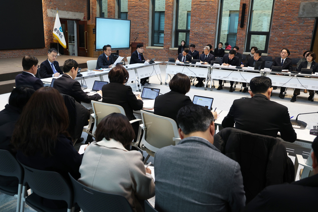 김영환 "충북대-교통대 통합 난항…역할 검토하라"