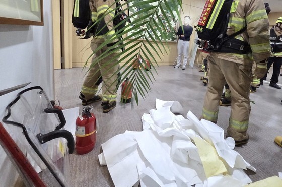 고용노동부 장관실에 인화물질 뿌리고 불 지르려 한 50대 징역 2년