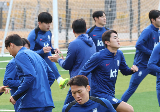 이민성호 강상윤 '구슬땀'