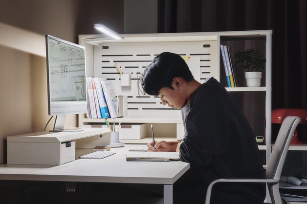"생선님이 추천해요" 한샘, 집중력 높이는 책상 선택 '팁' 공개