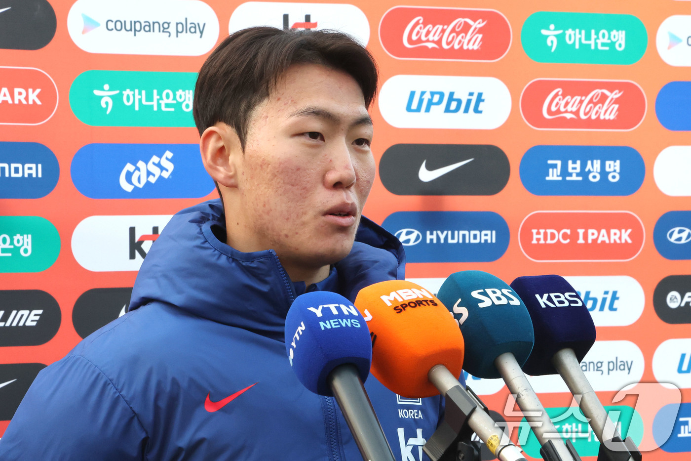 (천안=뉴스1) 이광호 기자 = 이민성 감독이 이끄는 U-22 축구 국가대표팀 강상윤이 15일 오후 충남 천안 대한민국 축구종합센터에서 훈련을 앞두고 인터뷰를 하고 있다. 2025 …
