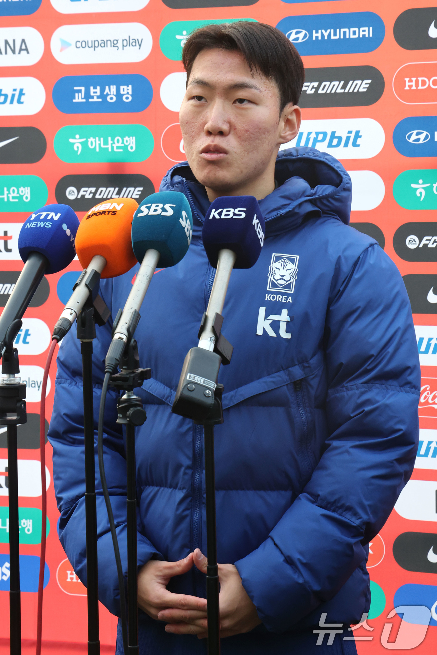 (천안=뉴스1) 이광호 기자 = 이민성 감독이 이끄는 U-22 축구 국가대표팀 강상윤이 15일 오후 충남 천안 대한민국 축구종합센터에서 훈련을 앞두고 인터뷰를 하고 있다. 2025 …