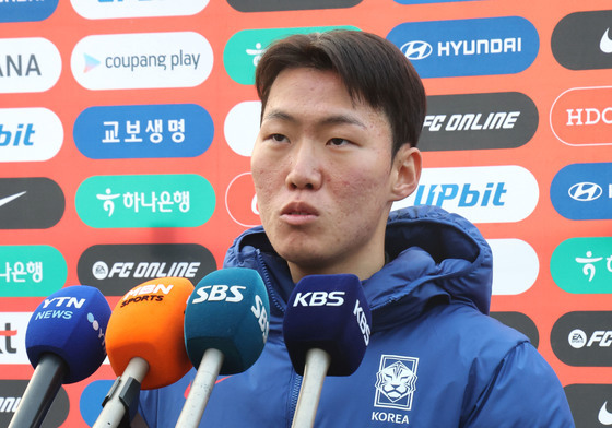 인터뷰 하는 강상윤