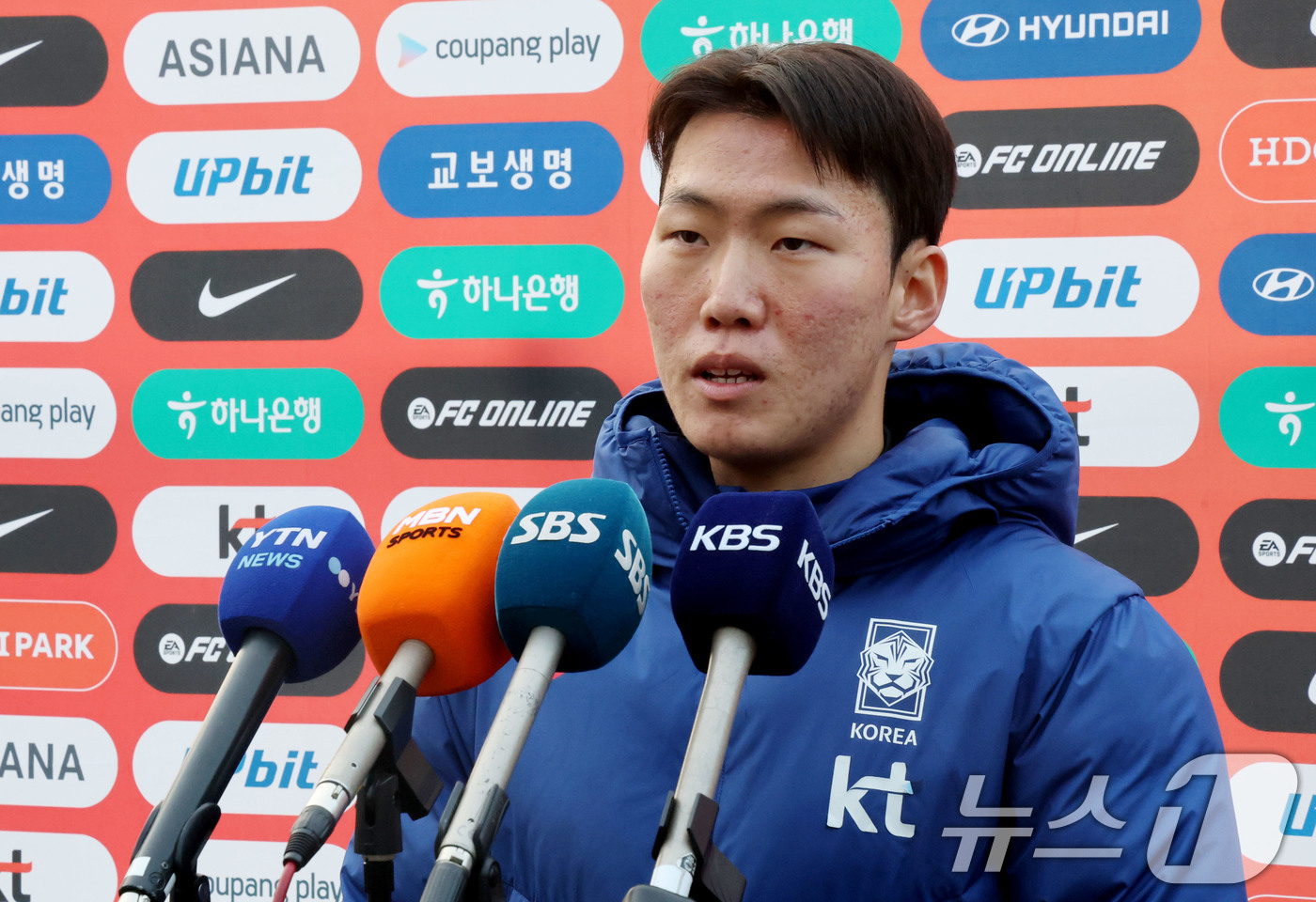 (천안=뉴스1) 이광호 기자 = 이민성 감독이 이끄는 U-22 축구 국가대표팀 강상윤이 15일 오후 충남 천안 대한민국 축구종합센터에서 훈련을 앞두고 인터뷰를 하고 있다. 2025 …
