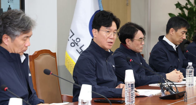 전국 기관장 회의 주재하는 김영훈 노동부 장관