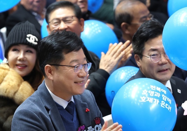 팬클럽 호영호재 발대식 참석한 안호영 의원