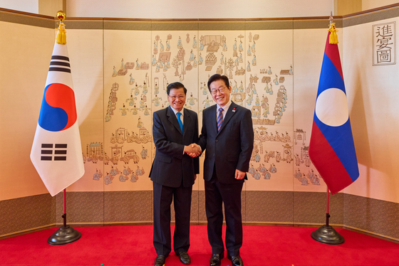 악수하는 한-라오스 정상