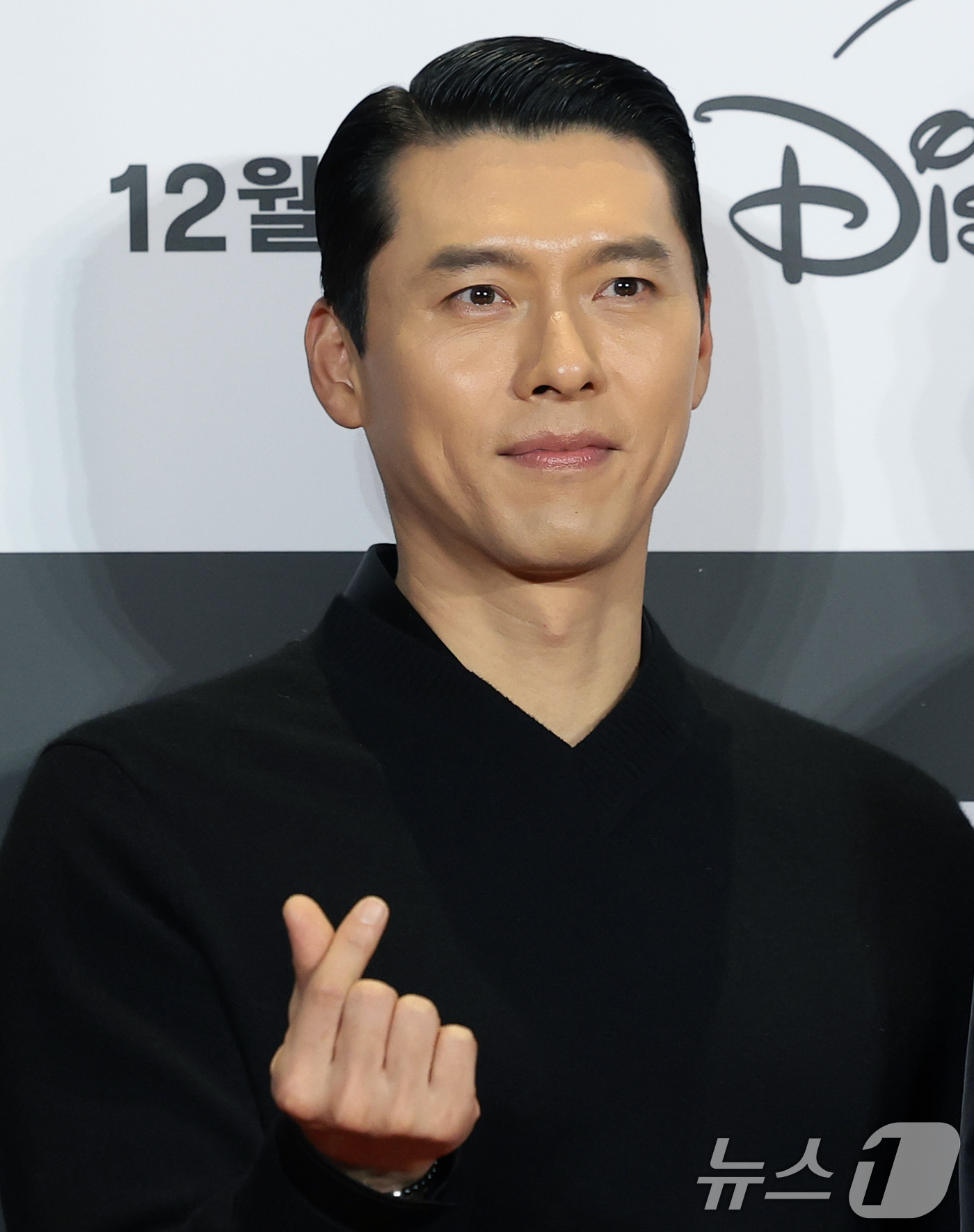 (서울=뉴스1) 권현진 기자 = 배우 현빈이 15일 서울 강남구 코엑스 메가박스에서 진행된 디즈니+ 오리지널 시리즈 '메이드 인 코리아' VIP 시사회에 참석해 포즈를 취하고 있다 …