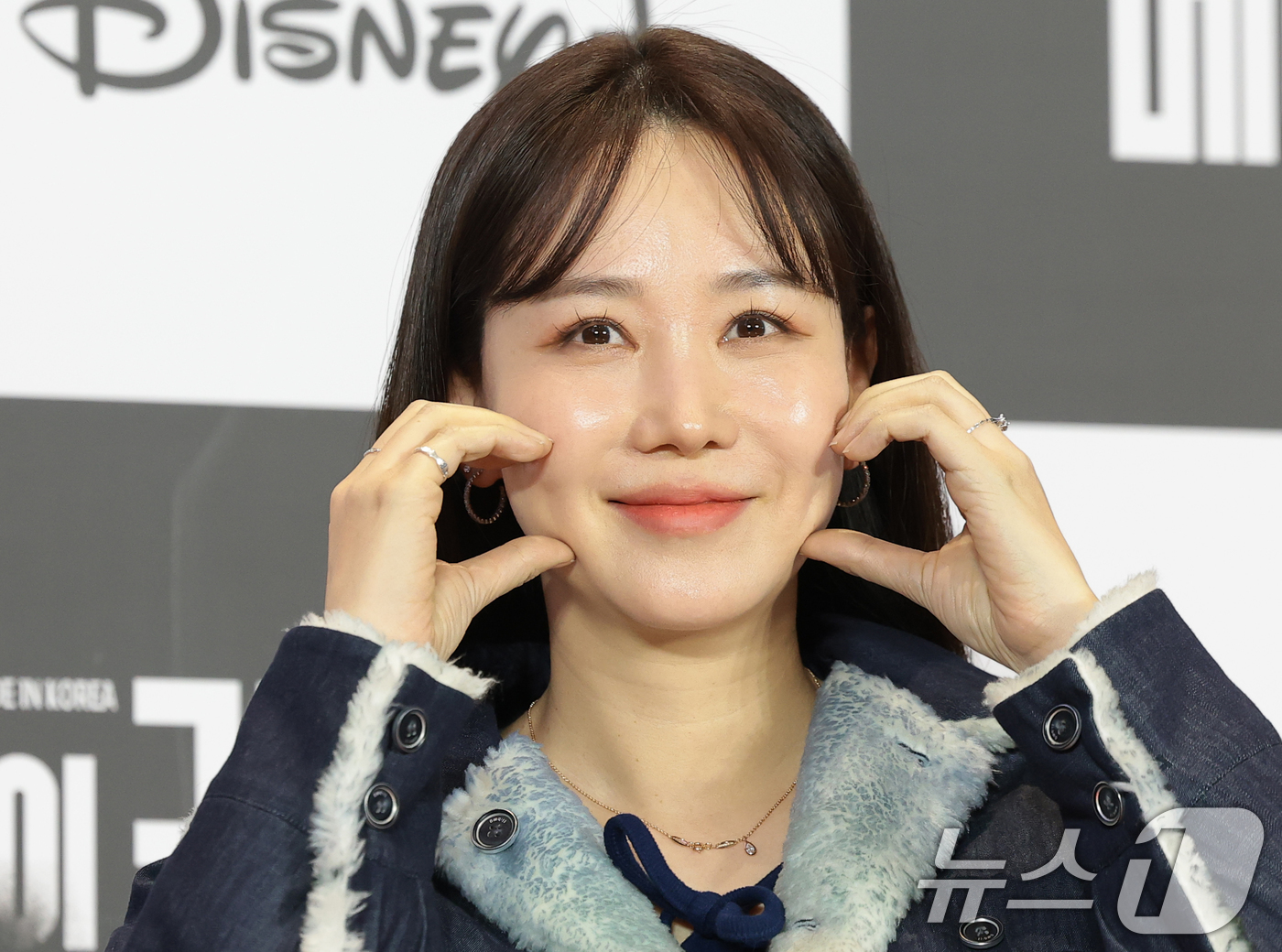 (서울=뉴스1) 권현진 기자 = 장새별 아나운서가 15일 서울 강남구 코엑스 메가박스에서 진행된 디즈니+ 오리지널 시리즈 '메이드 인 코리아' VIP 시사회에 참석해 포즈를 취하고 …