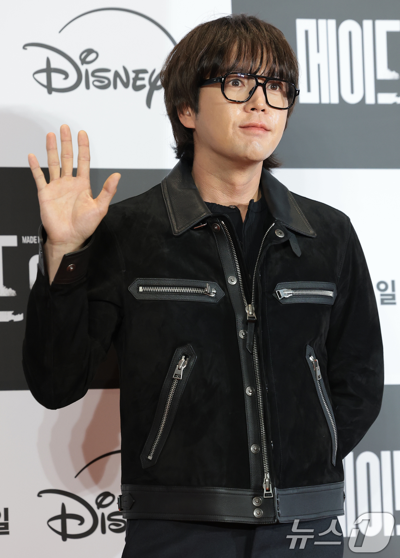 (서울=뉴스1) 권현진 기자 = 배우 장근석이 15일 서울 강남구 코엑스 메가박스에서 진행된 디즈니+ 오리지널 시리즈 '메이드 인 코리아' VIP 시사회에 참석해 포즈를 취하고 있 …