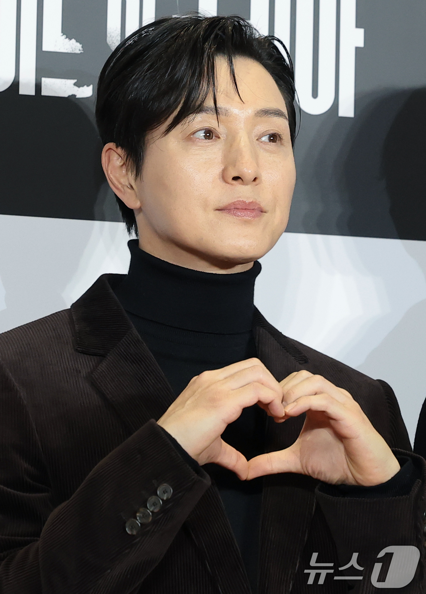 (서울=뉴스1) 권현진 기자 = 배우 정성일이 15일 서울 강남구 코엑스 메가박스에서 진행된 디즈니+ 오리지널 시리즈 '메이드 인 코리아' VIP 시사회에 참석해 포즈를 취하고 있 …