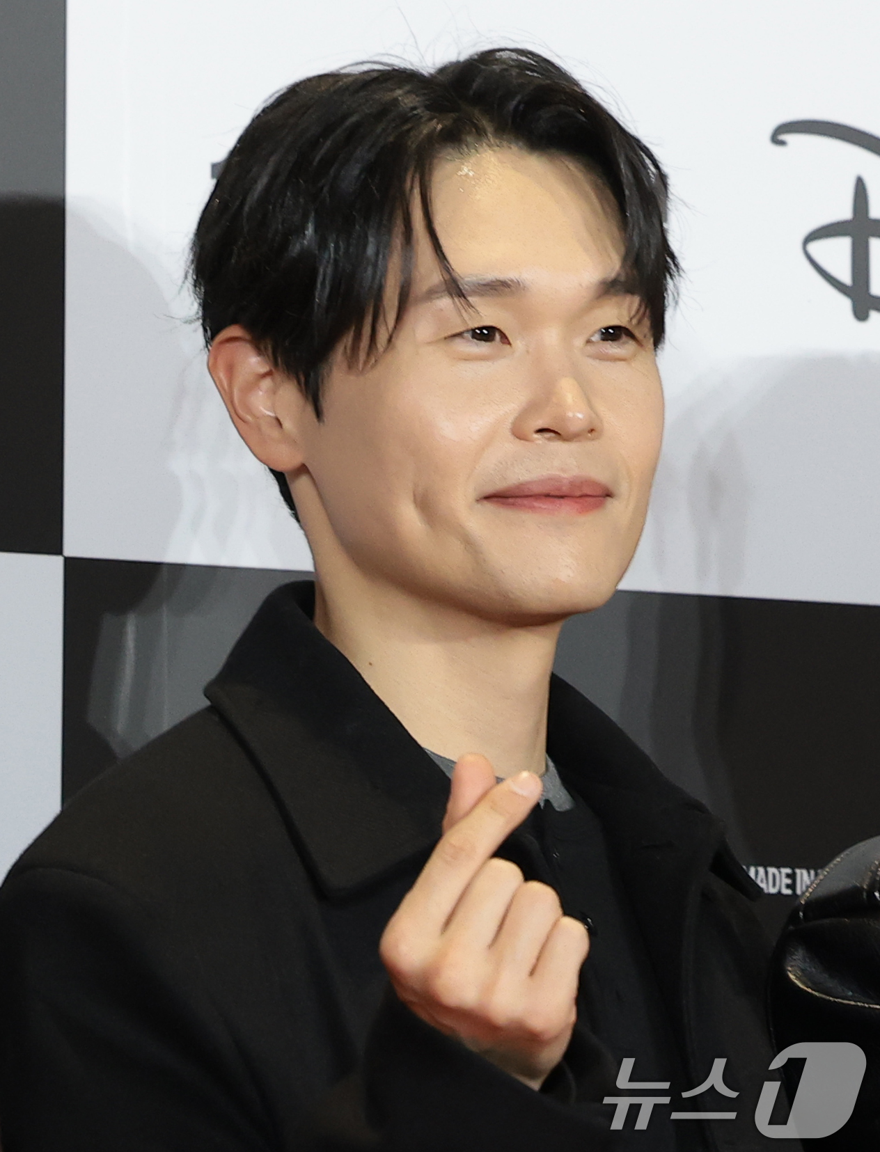 (서울=뉴스1) 권현진 기자 = 배우 강길우가 15일 서울 강남구 코엑스 메가박스에서 진행된 디즈니+ 오리지널 시리즈 '메이드 인 코리아' VIP 시사회에 참석해 포즈를 취하고 있 …